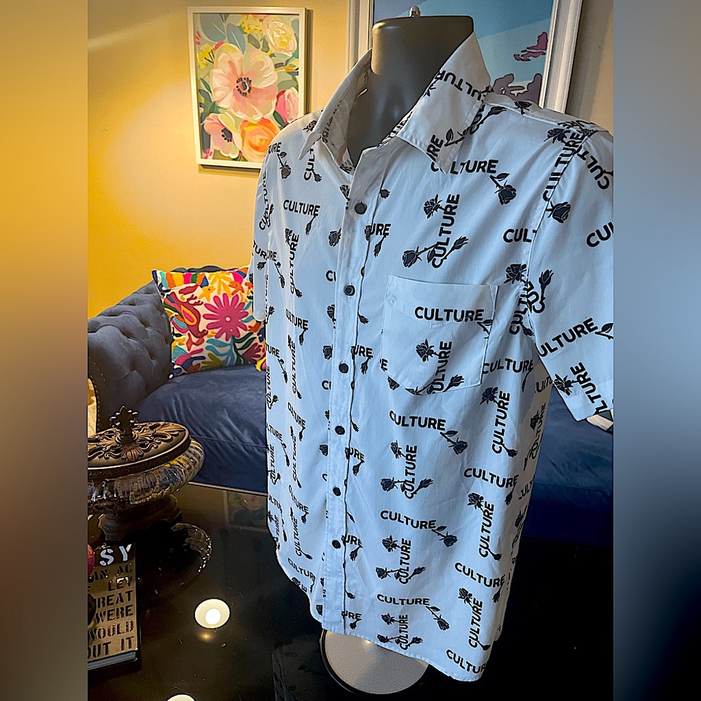 Button down shortsleeved pocket shirt  SZ. Medium